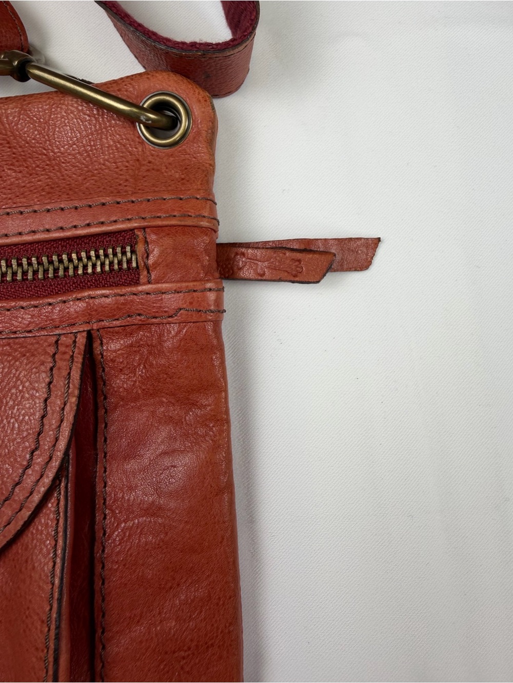 Gorgeously Distressed Fossil Orange/Red Leather Crossbody with Brass Ring Detail - Picture 4 of 16